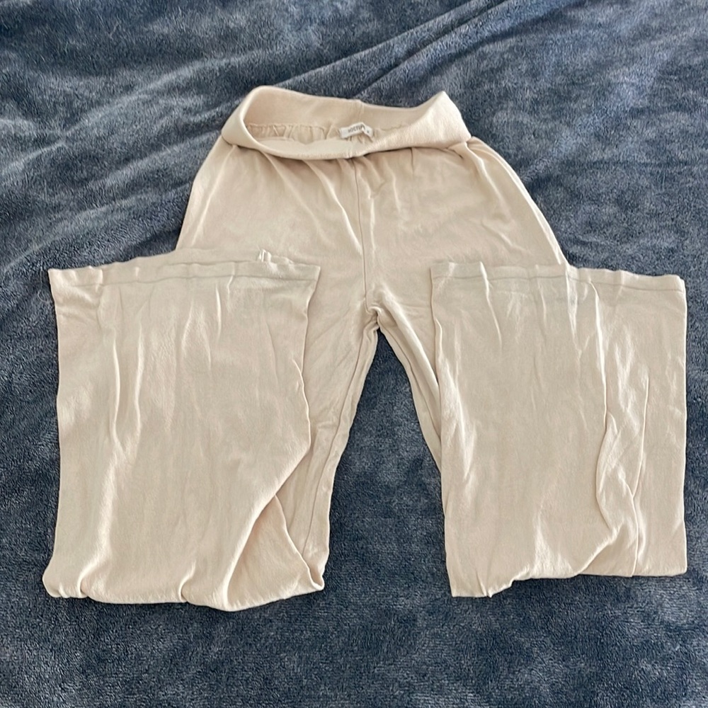 Brand New Never Worn Nocturne Beige Lounge Pant Size Medium